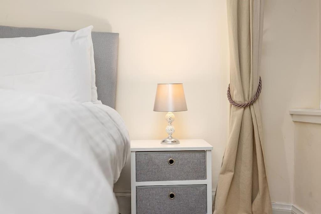 Two Bedroom Apartment-Central Edinburgh-Old Town-Licensed Exteriör bild
